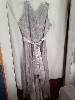 Silver Gray Floral Lace Overlay Formal Dress with Satin Sash - Size 2XL